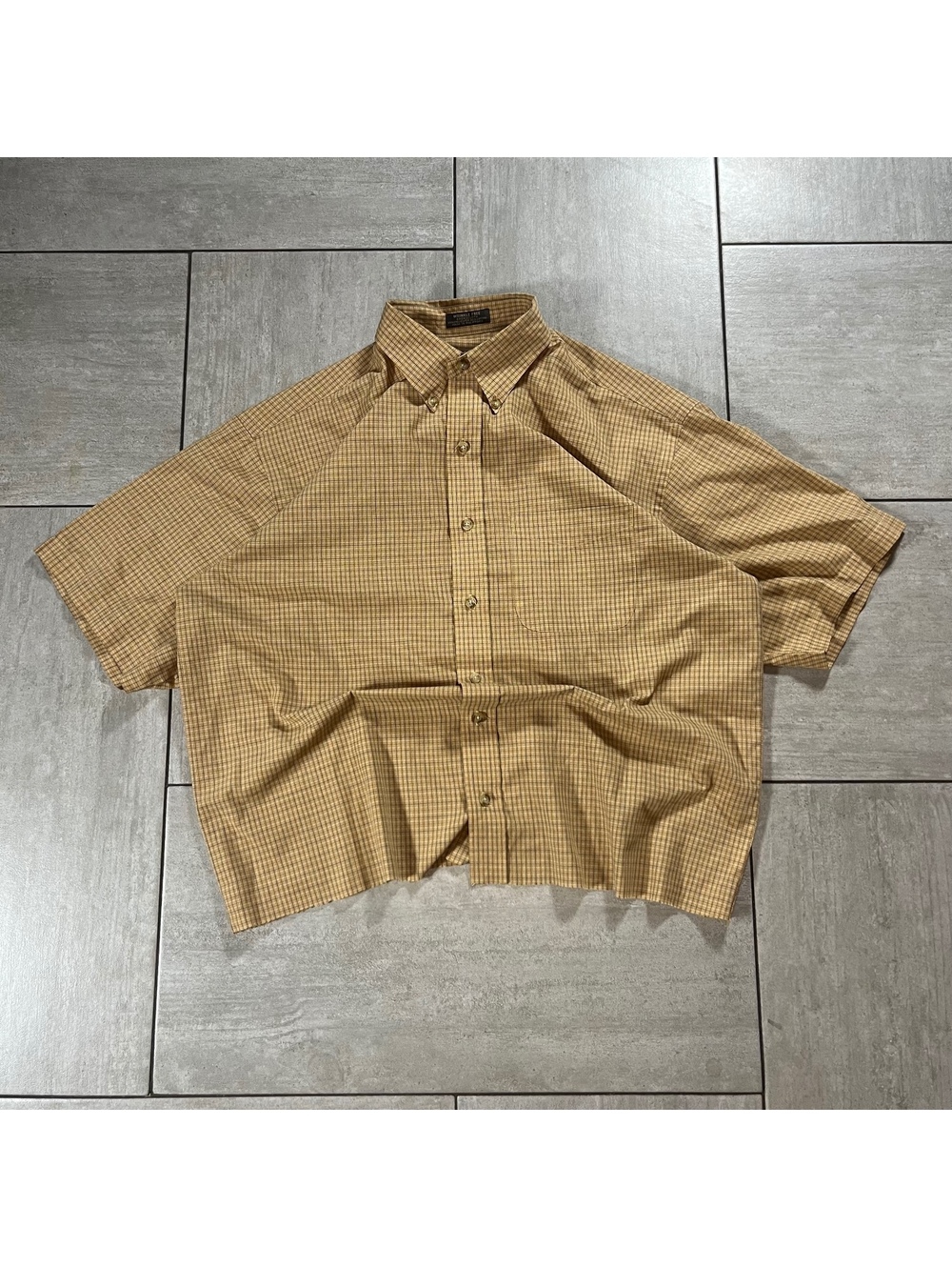 Vintage Van Heusen Wrinkle Free Button-Up Shirt Large